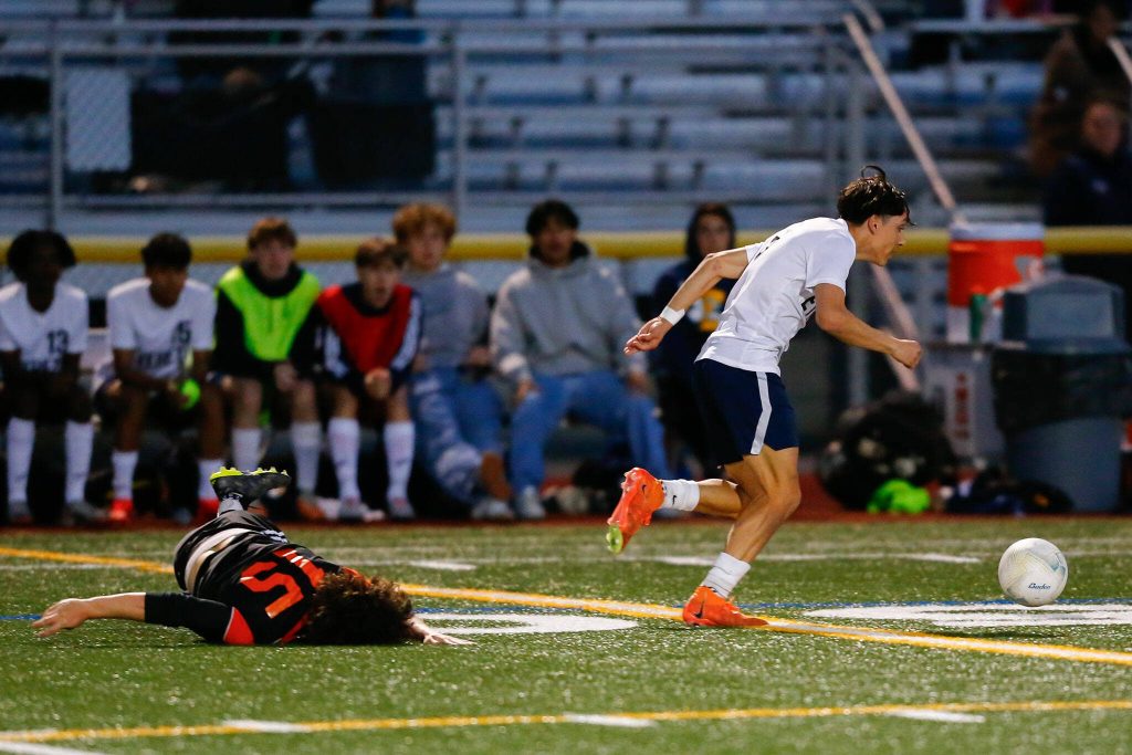 Everetts Jaiden Cranwell-Meneses leaves a Monroe defender in the dirt while advancing the ball during a 3A District soccer match on Thursday, May 2, 2024, at Monroe High School in Monroe, Washington. (Ryan Berry / The Herald)