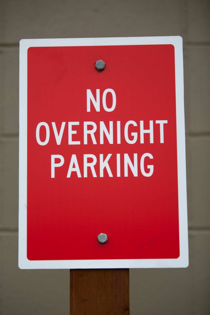 One of two new NO OVERNIGHT PARKING signs is posted in the parking lot at the Stanwood Library on Thursday, May 23, 2024, in Stanwood, Washington. (Ryan Berry / The Herald)
