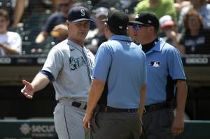 Mariners manager Scott Servais talks to officials as pitcher Héctor Santiago is ejected from the game during the fifth inning at Guaranteed Rate Field on July 27, 2021. (Erin Hooley / Tribune News Service)