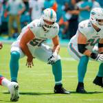 Recently in agreement for a contract with the Seattle Seahawks, former Miami Dolphins center Connor Williams (58) snap the football during first quarter of an NFL football game at Hard Rock Stadium on Sunday, September 11, 2022 in Miami Gardens, Florida. (David Santiago / Miami Herald)