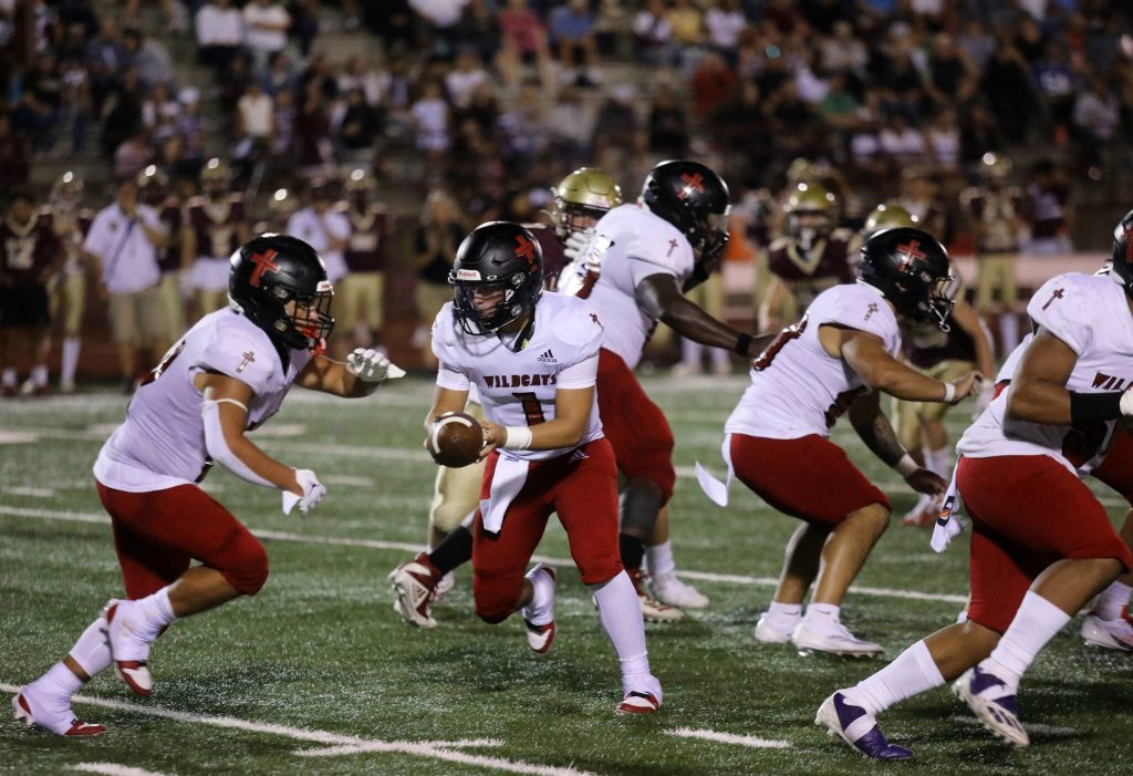 Archbishop Murphy senior quarterback AJ Bombach hands off the football to senior running back Jevin Madison during the Archbishop Murphy-Lakewood football game at Lakewood High School on Sept. 6, 2024. The Wildcats won 48-24. (Taras McCurdie / The Herald)