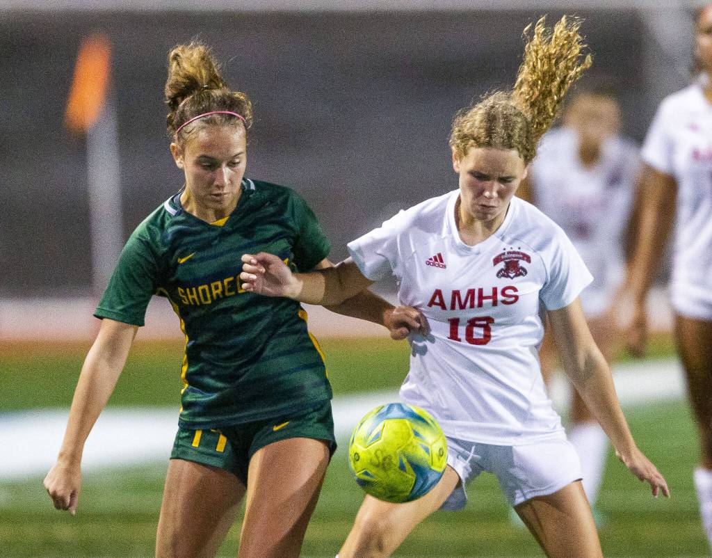 Shorecrests Olivia Taylor and Archbishop Murphys Laura Anderson fight for the ball during the game on Tuesday, Sept. 17, 2024 in Shoreline, Washington. (Olivia Vanni / The Herald)