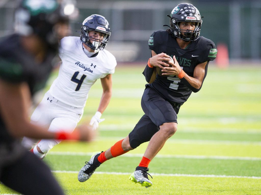 Jacksons Seamus Williams runs the ball during the game against Arlington on Friday, Sept. 20, 2024 in Everett, Washington. (Olivia Vanni / The Herald)