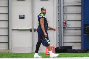 Seahawks linebacker Uchenna Nwosu (10) prepares to practice on Wednesday, Sept. 25 at the Virginia Mason Athletic Center (Photo courtesy of Edwin Hooper / Seattle Seahawks)