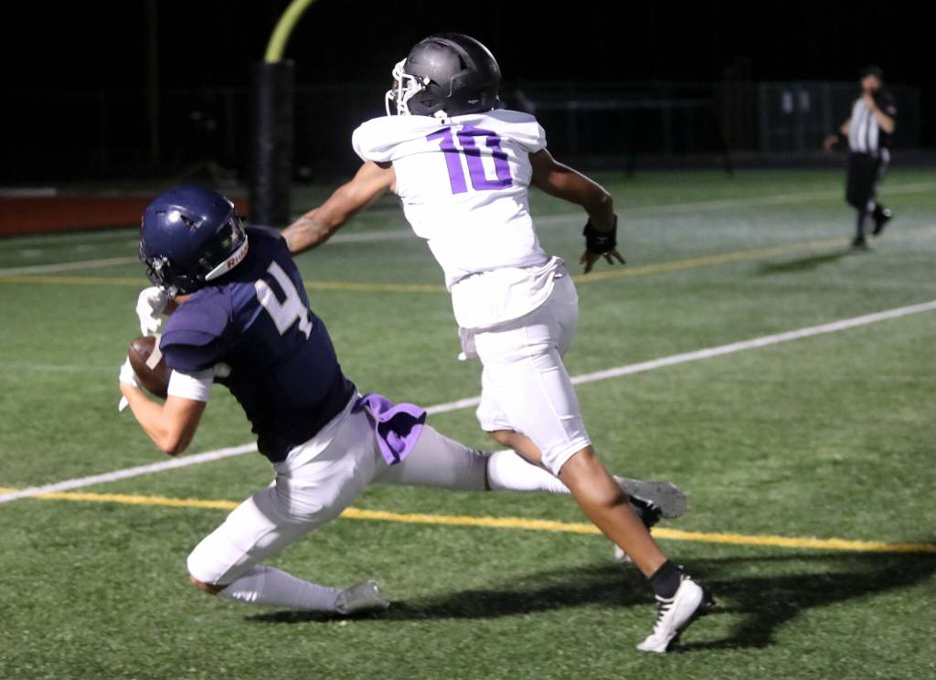 Arlington High School senior wide receiver Jake Willis makes a catch during the Wesco 4A game against Kamiak High School at John C. Larson Stadium, in Arlington, Washington, on Sept. 27, 2024. Arlington won 52-7. (Taras McCurdie / The Herald)