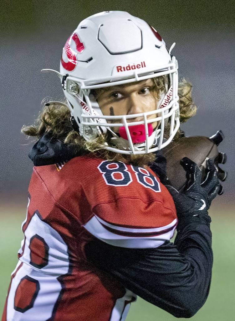 Snohomishs Jayden Carter makes a catch during the game against Mount Vernon on Friday, Oct. 4, 2024 in Snohomish, Washington. (Olivia Vanni / The Herald)