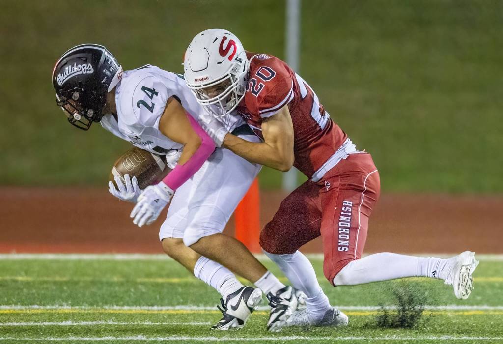 Snohomishs Apollo Mason tackles a Mount Vernon player during the game on Friday, Oct. 4, 2024 in Snohomish, Washington. (Olivia Vanni / The Herald)