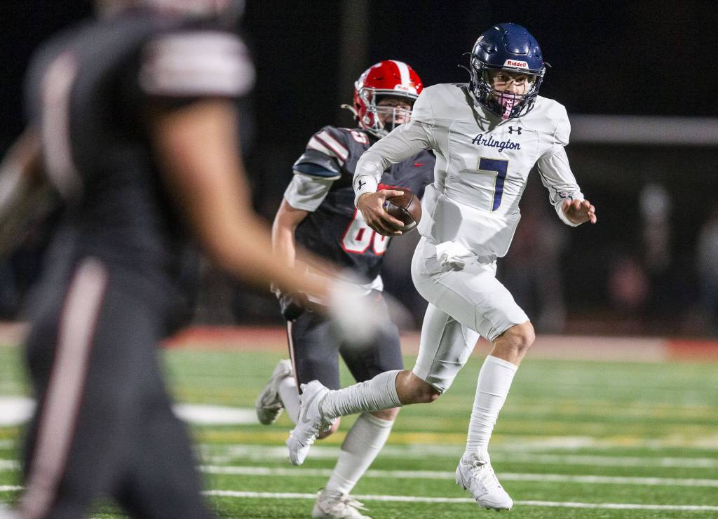Arlingtons Leyton Martin runs with the ball during the Stilly Cup game against Stanwood on Friday, Oct. 11, 2024 in Stanwood, Washington. (Olivia Vanni / The Herald)