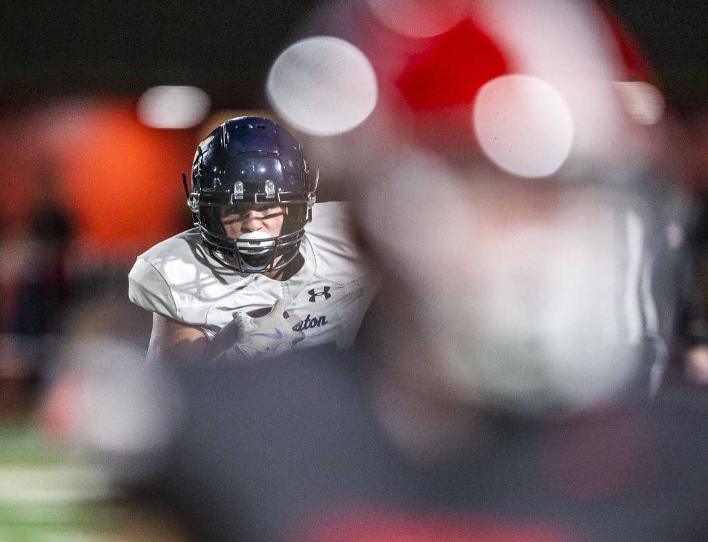Arlingtons Caleb Reed runs the ball during the Stilly Cup game against Stanwood on Friday, Oct. 11, 2024 in Stanwood, Washington. (Olivia Vanni / The Herald)