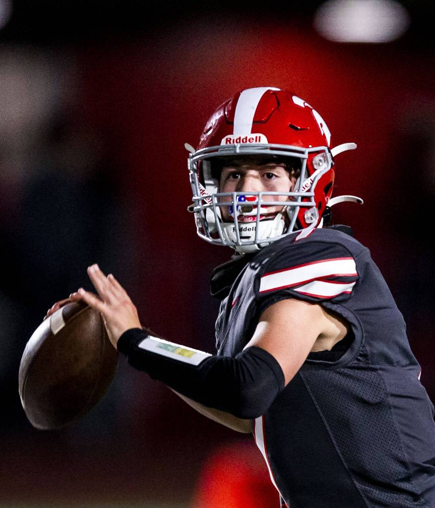 Stanwoods Alex Maldonado looks for a teammate to throw the ball to during the Stilly Cup game against Arlington on Friday, Oct. 11, 2024 in Stanwood, Washington. (Olivia Vanni / The Herald)