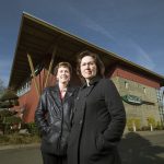 Kerri Lonergan-Dreke, left with her mother Diane Symms outside Lombardis Italian Restaurant in Everett in 2020. (Andy Bronson / The Herald)