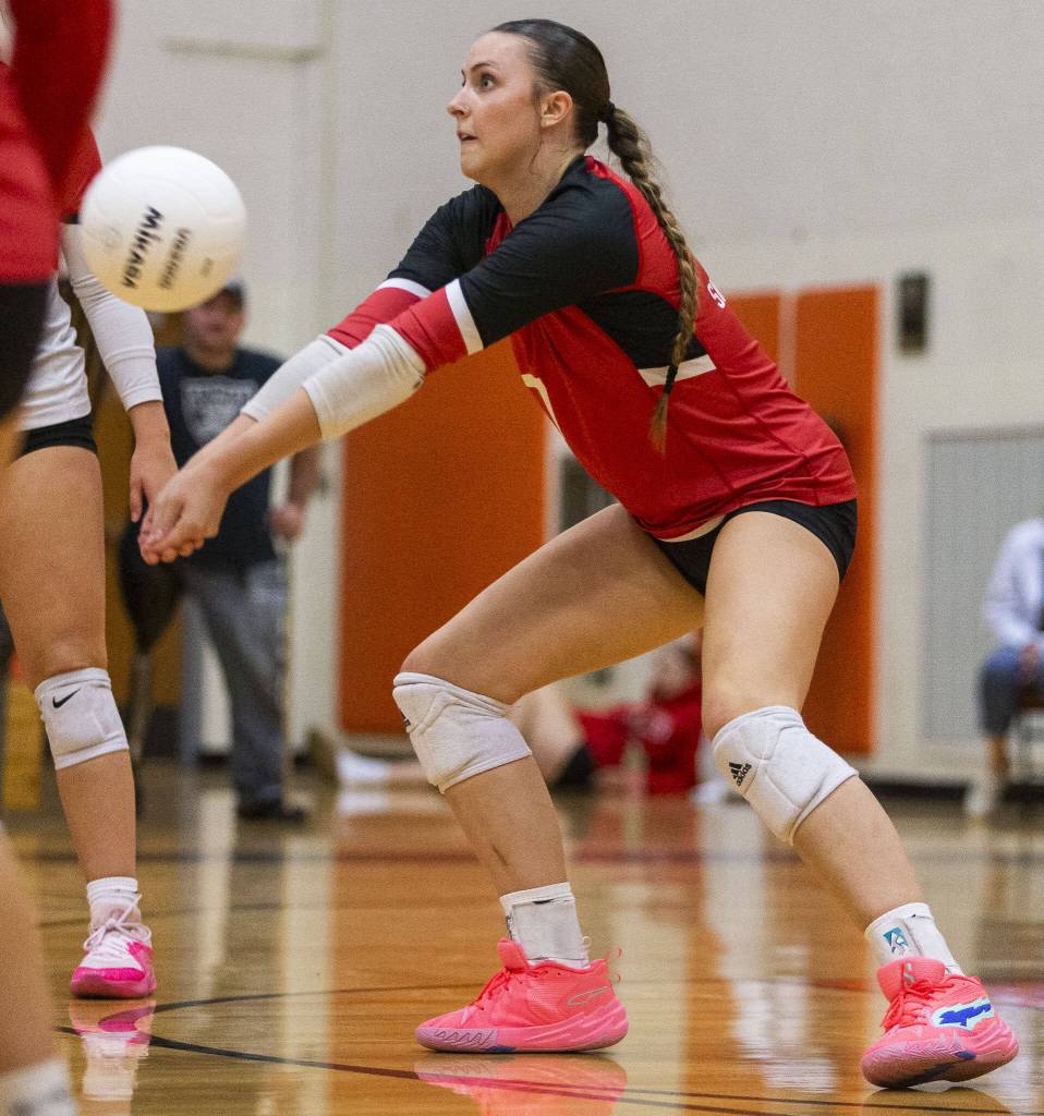 Snohomishs Heidi Chamber passes the ball during the game against Monroe on Wednesday, Oct. 16, 2024 in Monroe, Washington. (Olivia Vanni / The Herald)