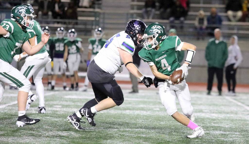 Edmonds-Woodway junior quarterback Andrew Bau scrambles during a Wesco 3A South matchup against Shorewood in Edmonds, Wash., on Oct. 18, 2024. Shorewood won 31-13. (Taras McCurdie / The Herald)