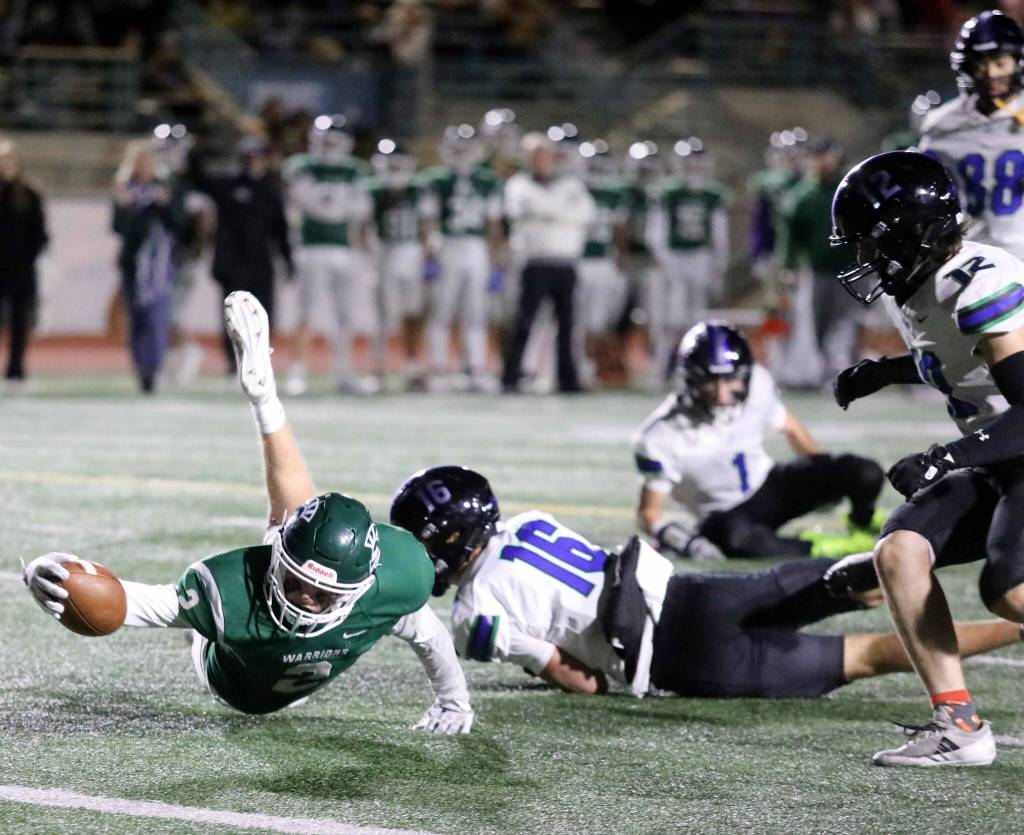 Edmonds-Woodway junior wide receiver Lukas Wanke dives near the end zone during a Wesco 3A South matchup against Shorewood in Edmonds, Wash., on Oct. 18, 2024. Shorewood won 31-13. (Taras McCurdie / The Herald)