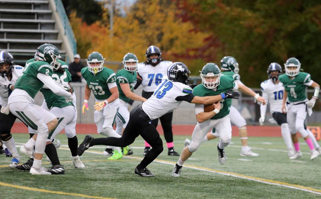 Edmonds-Woodway sophomore running back Nathan Schlack tries to escape a tackle during a Wesco 3A South matchup against Shorewood in Edmonds, Wash., on Oct. 18, 2024. Shorewood won 31-13. (Taras McCurdie / The Herald)