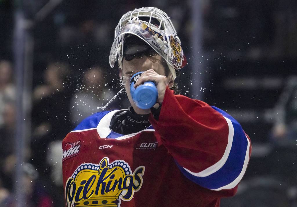 Edmonton Oil Kings goalie sprays water in his face between periods on Friday, Oct. 25, 2024 in Everett, Washington. (Olivia Vanni / The Herald)