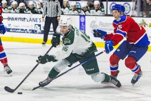 Silvertips’ Dominik Rymon maneuvers around an Edmonton player to try and get an open shot during the game against the Edmonton Oil Kings on Friday, Oct. 25, 2024 in Everett, Washington. (Olivia Vanni / The Herald)