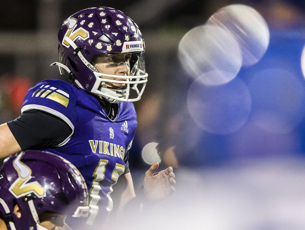 Lake Stevens Kolton Matson prepares to snap the ball during the 4A district game against Tahoma on Friday, Nov. 8, 2024 in Lake Stevens, Washington. (Olivia Vanni / The Herald)