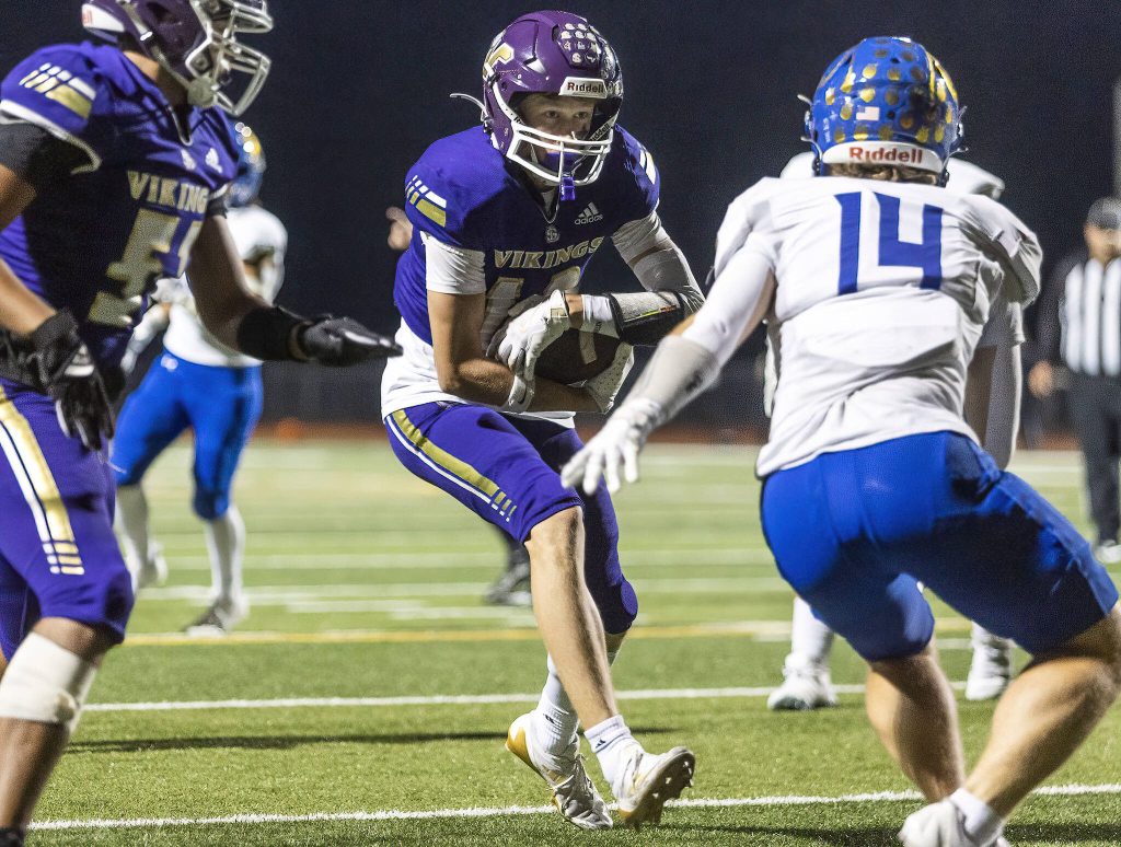 Lake Stevens Max Cook runs the ball into the end zone for a touchdown during the 4A district game against Tahoma on Friday, Nov. 8, 2024 in Lake Stevens, Washington. (Olivia Vanni / The Herald)