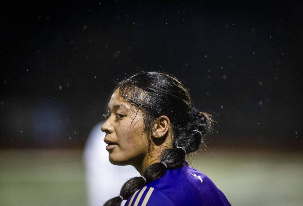 Lake Stevens Keira Isabelle Tupua looks to see if there is a Richland player behind her during the 4A state playoff game against Richland on Wednesday, Nov. 13, 2024 in Lake Stevens, Washington. (Olivia Vanni / The Herald)