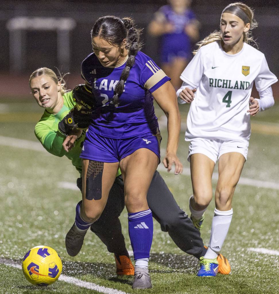 Lake Stevens Keira Isabelle Tupua is grabbed by Richlands Makenzie Christian as she tries to get a shot off during the 4A state playoff game against Richland on Wednesday, Nov. 13, 2024 in Lake Stevens, Washington. (Olivia Vanni / The Herald)