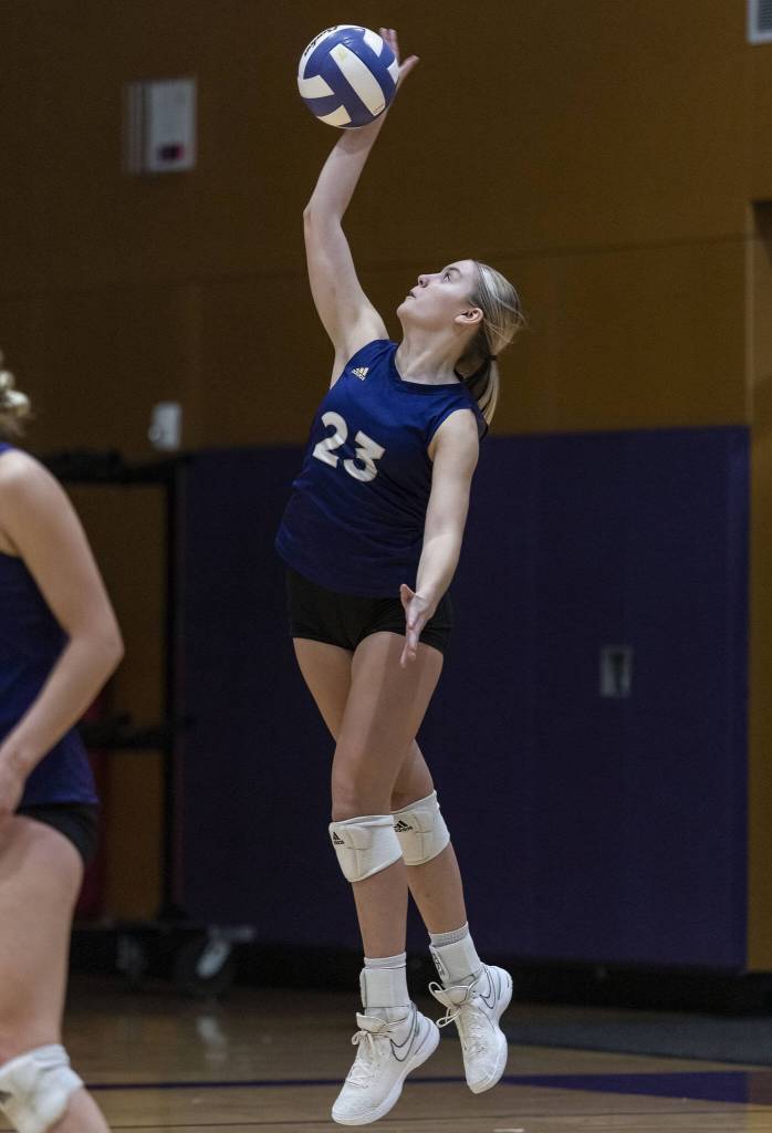 Lake Stevens Kamryn Strom serves the ball during the 4A district semifinal game on Thursday, Nov. 14, 2024 in Lynnwood, Washington. (Olivia Vanni / The Herald)