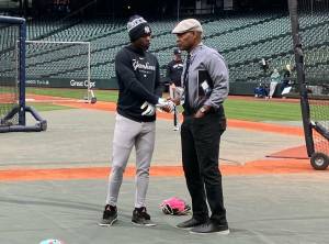 Dave Sims will be the Yankees next play-by-play broadcaster, replacing John Sterling in the radio booth next season. (Barry Miller / Tribune News Services)