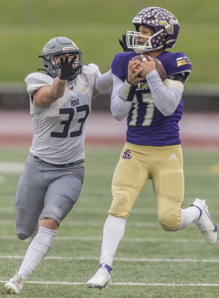 Lake Stevens Jayshon Limar makes a catch during the 4A state playoff game against Mead on Saturday, Nov. 16, 2024 in Lake Stevens, Washington. (Olivia Vanni / The Herald)