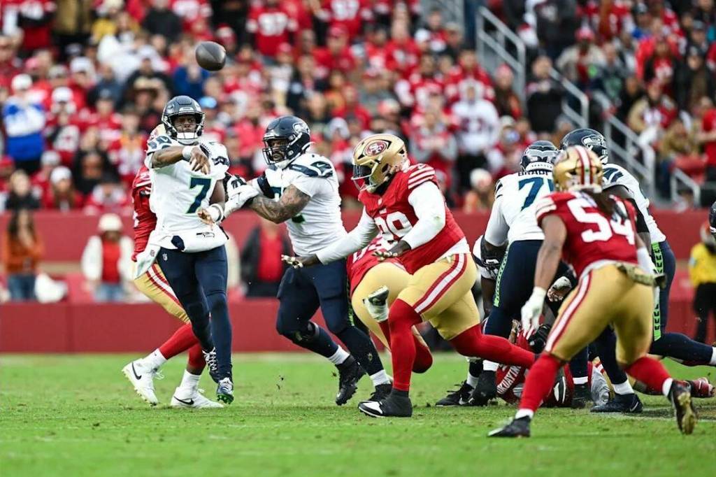 Seahawks quarterback Geno Smith (7) throws a pass in Seattle's 20-17 win over the San Francisco 49ers at Levi's Stadium on Nov. 17, 2024. (Photo courtesy of the Seattle Seahawks)