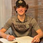 Booker Toninato signs with the Everett Silvertips. The 16-year-old forward from Allen, Texas became the first U.S. Prospects Draft pick to sign an WHL Scholarship and Development Agreement with the Silvertips. (Photo courtesy of Everett Silvertips)