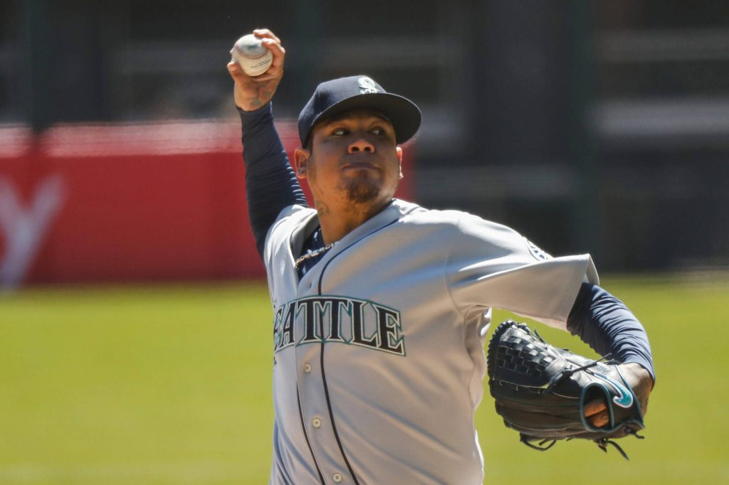 Jose M. Osorio / Chicago Tribune / Tribune News Services
Seattle Mariners starting pitcher Felix Hernandez (34) pitches in the first inning against the Chicago White Sox at Guaranteed Rate Field Wednesday, April 25, 2018 in Chicago.