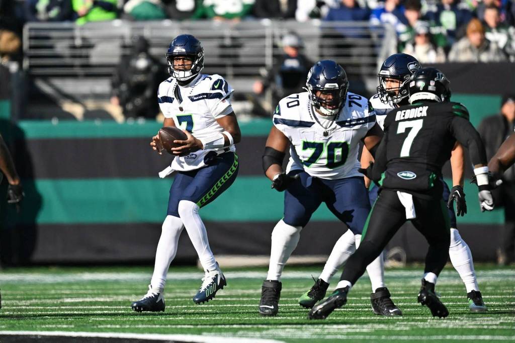 Seahawks quarterback Geno Smith (7) looks for a receiver against the New York Jets at Metlife Stadium on Dec. 1, 2024. (Photo courtesy of the Seattle Seahawks)