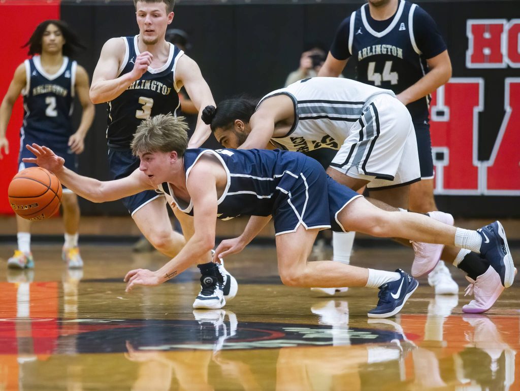 Arlingtons Leyton Martin lays out to try and grab a loose ball during the game against Mountlake Terrace on Tuesday, Dec. 10, 2024 in Mountlake Terrace, Washington. (Olivia Vanni / The Herald)