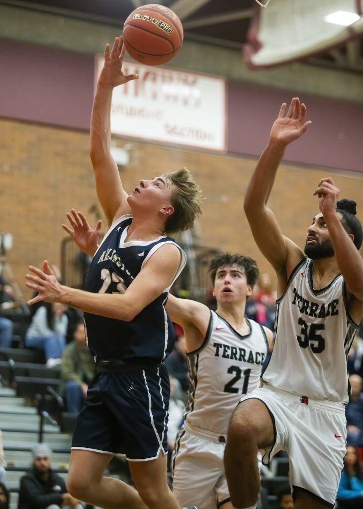 Arlingtons Leyton Martin makes a lay up during the game against Mountlake Terrace on Tuesday, Dec. 10, 2024 in Mountlake Terrace, Washington. (Olivia Vanni / The Herald)