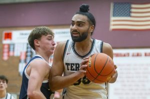 Mountlake Terrace’s Svayjeet Singh tries to maneuver around a screen during the game against Arlington on Tuesday, Dec. 10, 2024 in Mountlake Terrace, Washington. (Olivia Vanni / The Herald)