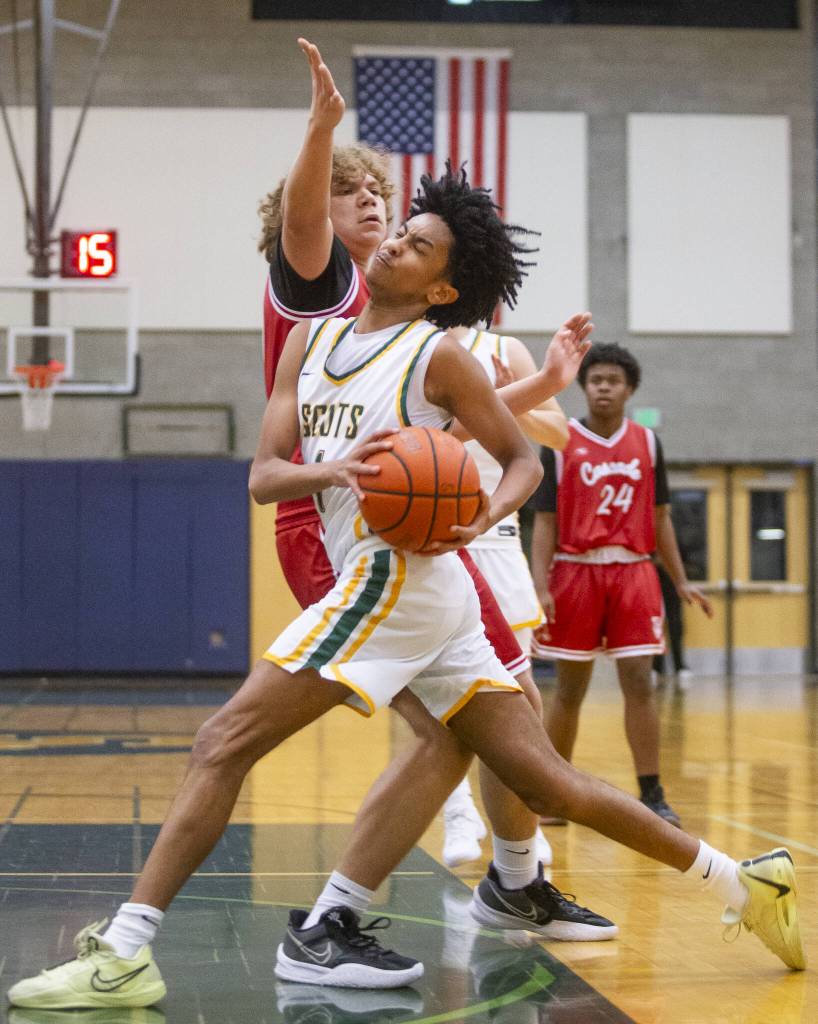 Shorecrests Robel Biniam drives to the hoop during the game against Cascade on Monday, Dec. 30, 2024 in Shoreline, Washington. (Olivia Vanni / The Herald)