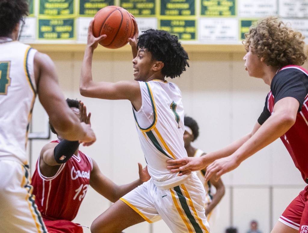 Shorecrests Robel Biniam tries to maneuver around a Cascade plater during the game on Monday, Dec. 30, 2024 in Shoreline, Washington. (Olivia Vanni / The Herald)