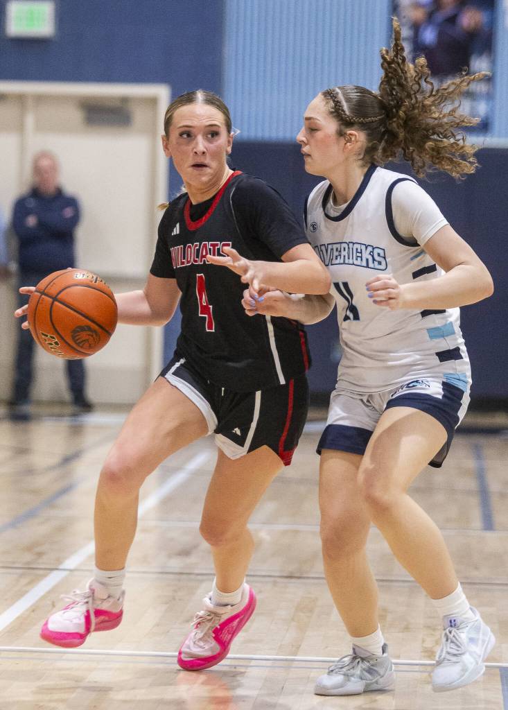 Archbishop Murphys Taylor Cushing tries to dribble around Meadowdales Mia Brockmeyer during the game on Friday, Jan. 3, 2025 in Lynnwood, Washington. (Olivia Vanni / The Herald)