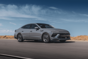 The 2025 Hyundai Sonata Hybrid Limited model (Provided by Hyundai).