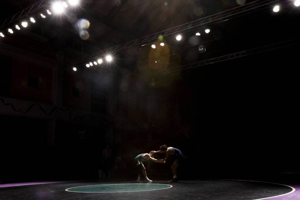 Edmonds-Woodways Hollander Lynch and Meadowdales Miguel Garcia wrestle during the 132-pound match on Thursday, Jan. 16, 2025 in Edmonds, Washington. (Olivia Vanni / The Herald)