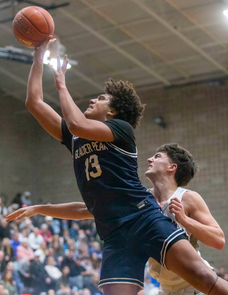 Glacier Peaks Jayce Nelson makes a layup during the game against Arlington on Friday, Jan. 17, 2025 in Arlington, Washington. (Olivia Vanni / The Herald)