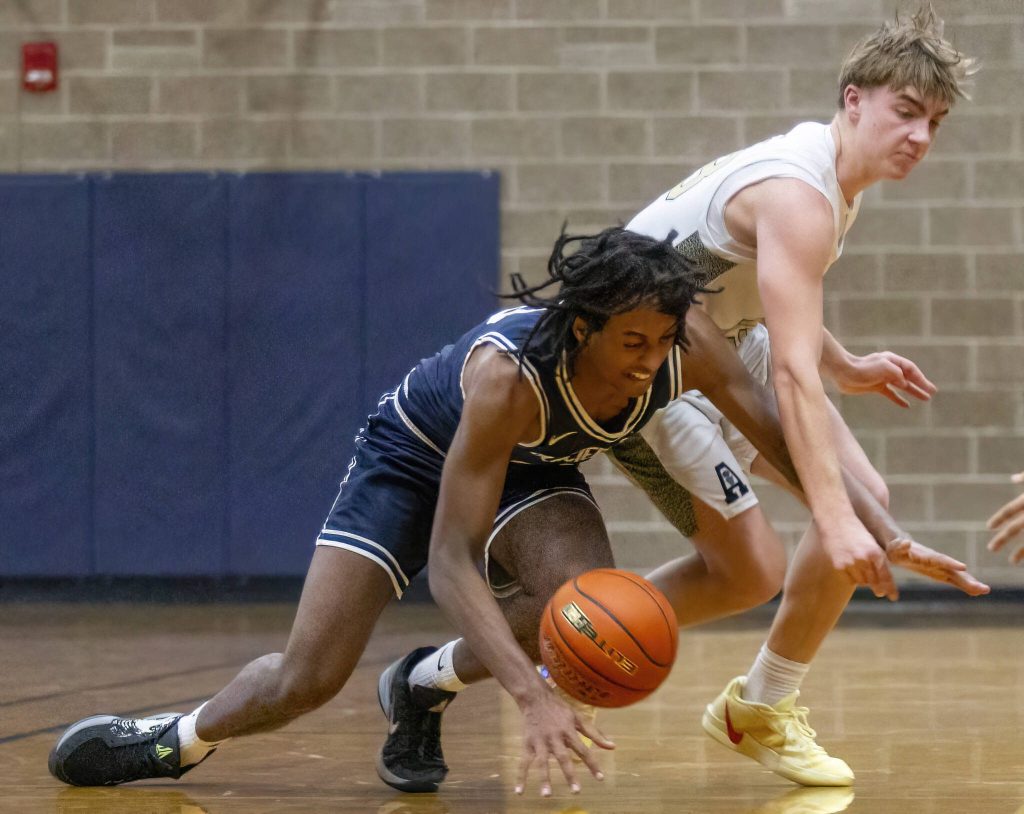 Glacier Peaks Paulos Mulugeta and Arlingtons Leyton Martin scramble after a loose ball during the game on Friday, Jan. 17, 2025 in Arlington, Washington. (Olivia Vanni / The Herald)