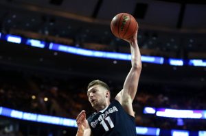 Gonzagas Domantas Sabonis (11) pulls down a pass in front of Syracuses Tyler Lydon (20) during the first half in a Sweet 16 matchup of the NCAA Tournaments Midwest region at the United Center in Chicago on Friday, March 25, 2016. (Chris Sweda / Chicago Tribune / Tribune News Services)