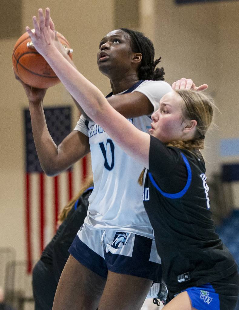 Meadowdales Lisa Sonko makes a jump shot during the game against Shorewood on Wednesday, Jan. 22, 2025 in Lynnwood, Washington. (Olivia Vanni / The Herald)
