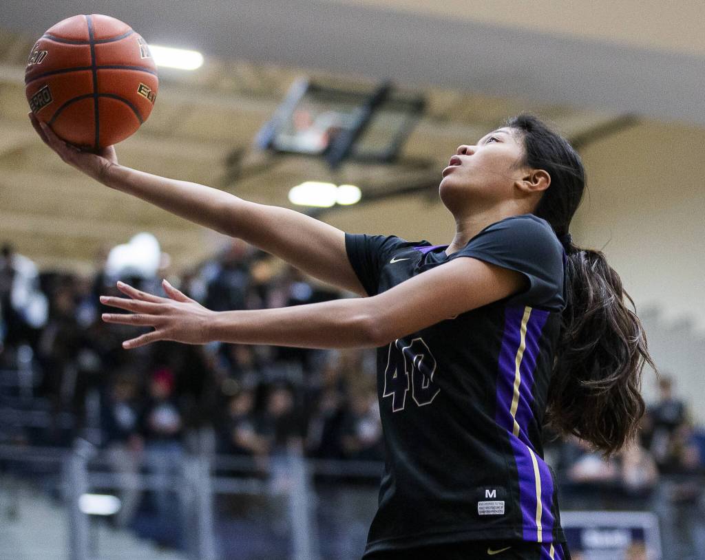 Lake Stevens Noelani Tupua makes a layup during the game against Glacier Peak on Friday, Jan. 24, 2025 in Snohomish, Washington. (Olivia Vanni / The Herald)