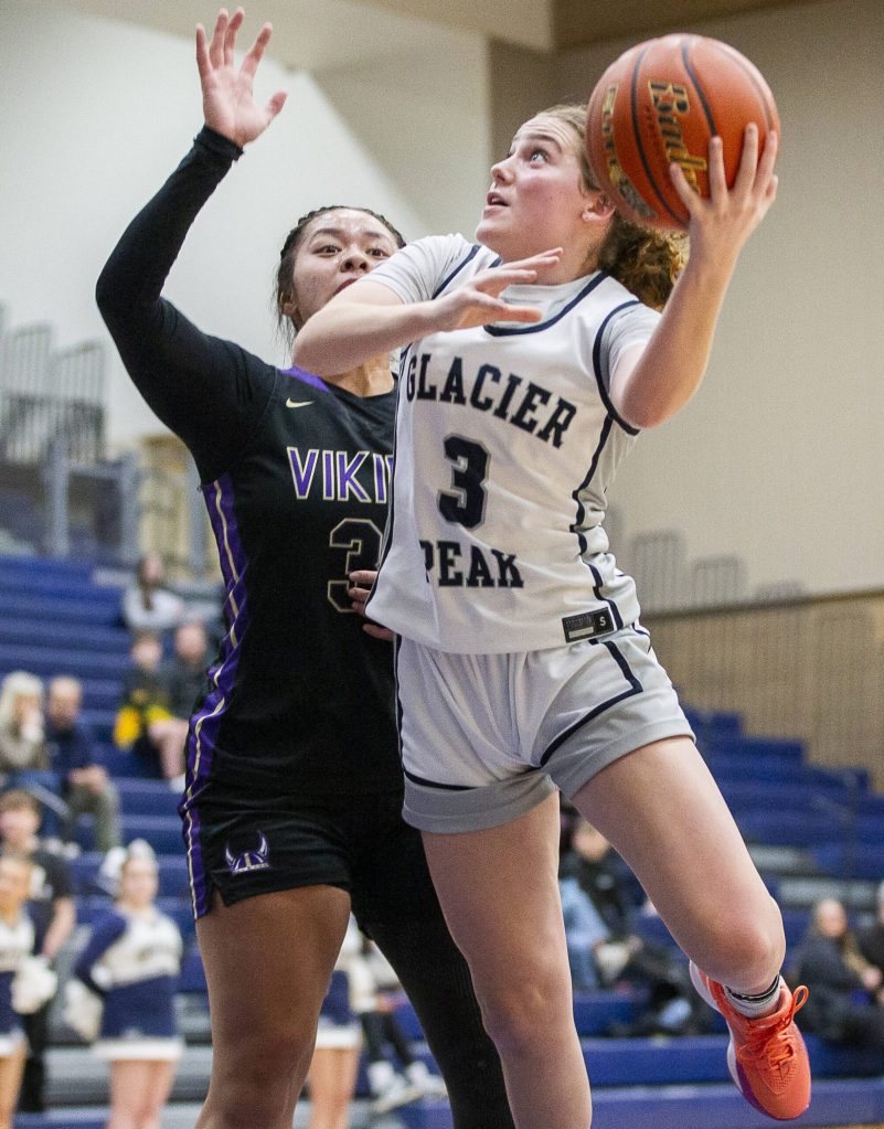 Glacier Peaks Brynna Pukis tries to make a layup during the game against Lake Stevens on Friday, Jan. 24, 2025 in Snohomish, Washington. (Olivia Vanni / The Herald)