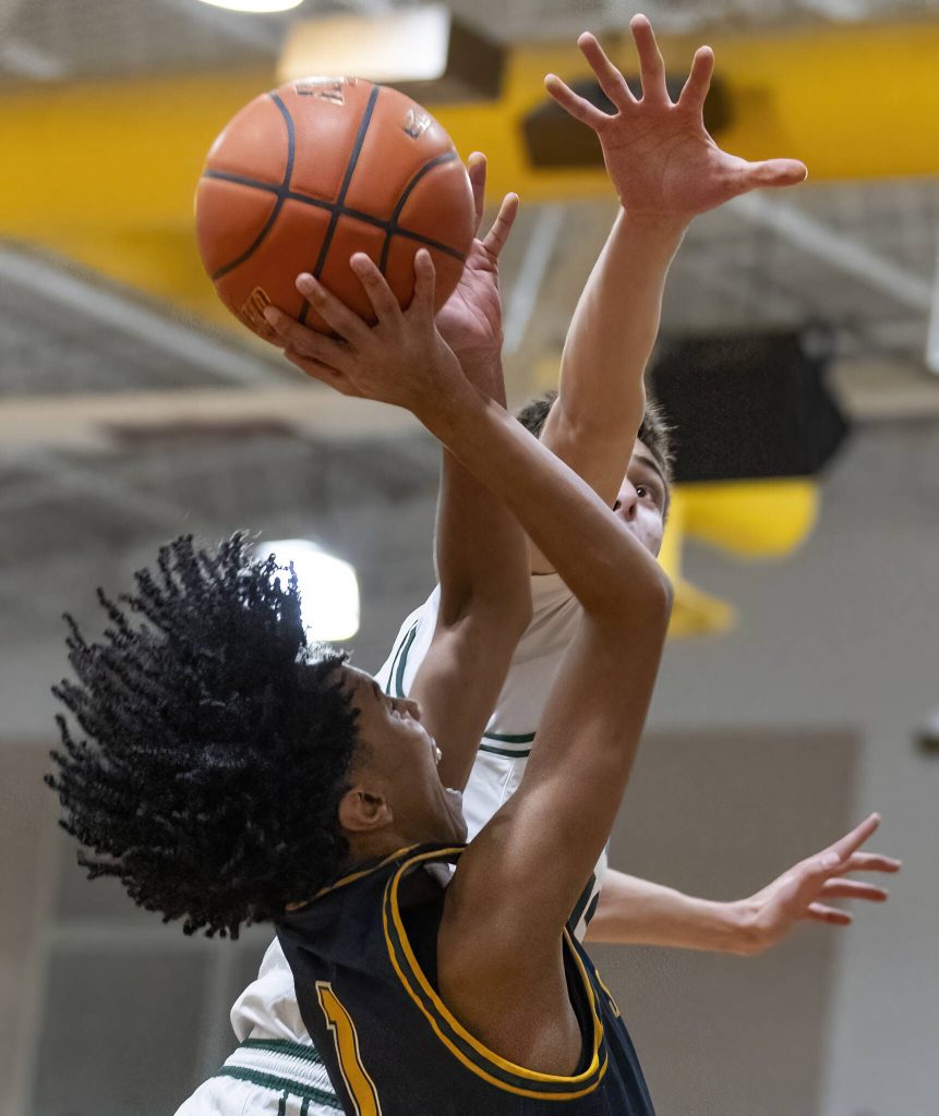 Shorecrests Robel Biniam tries to make a layup while Edmonds-Woodways William Alseth reaches to block the shot during the game on Tuesday, Jan. 28, 2025 in Edmonds, Washington. (Olivia Vanni / The Herald)