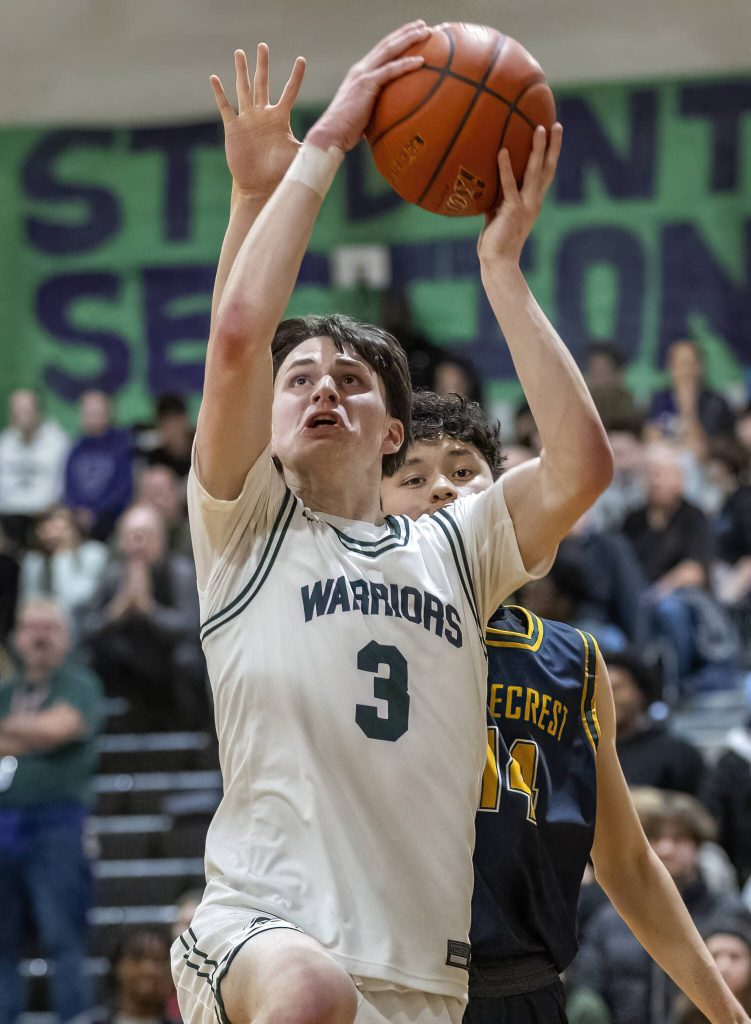 Edmonds-Woodways Grant Williams makes a layup during the game against Shorecrest on Tuesday, Jan. 28, 2025 in Edmonds, Washington. (Olivia Vanni / The Herald)