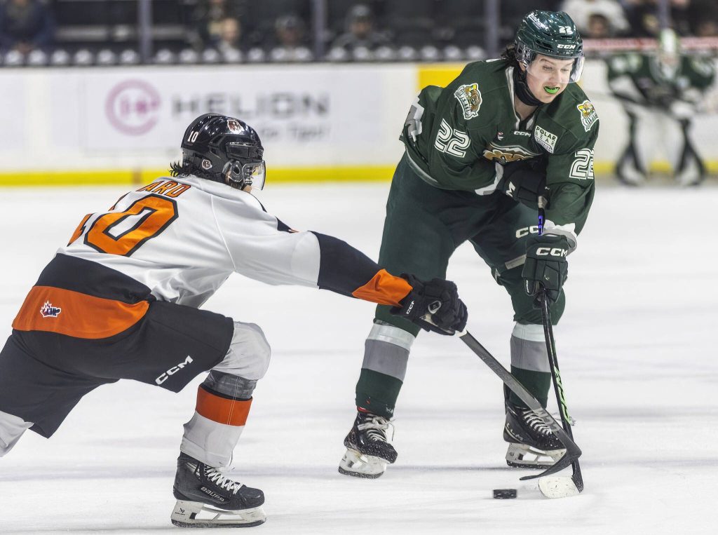 Slivertips Jesse Heslop tries to keep control of the puck during the game against the Medicine Hat Tigers on Wednesday, Jan. 29, 2025 in Everett, Washington. (Olivia Vanni / The Herald)