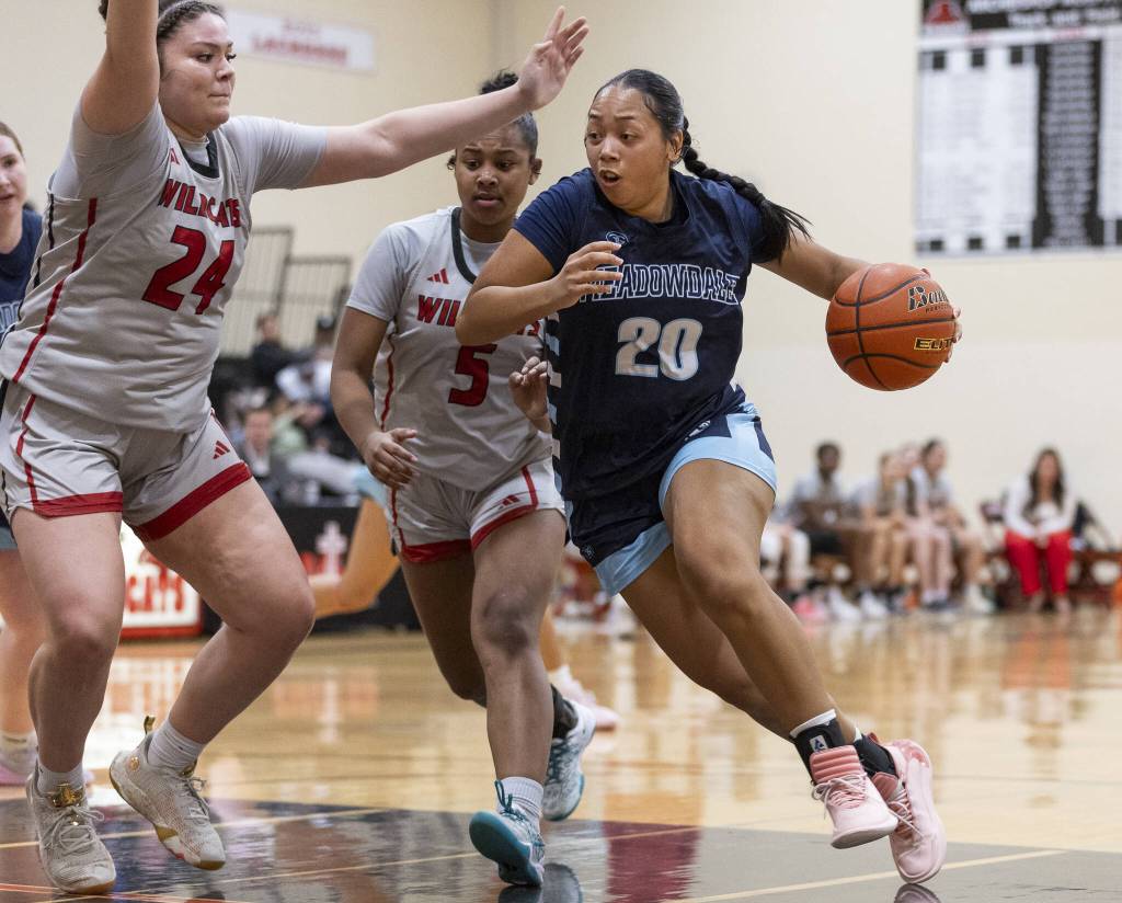 Meadowdales Kyairra Roussin takes the ball to the hoop during the game against Archbishop Murphy on Thursday, Jan. 30, 2025 in Everett, Washington. (Olivia Vanni / The Herald)